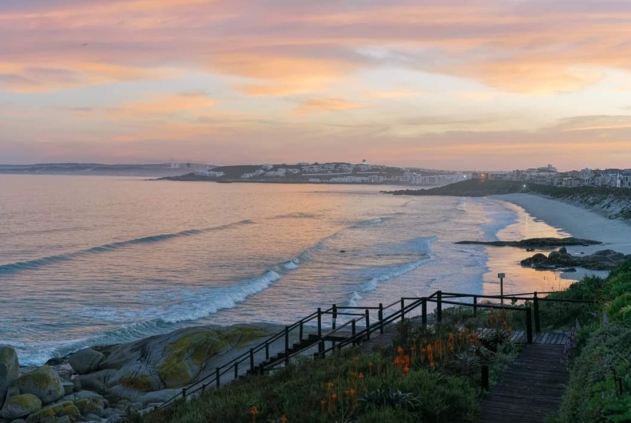 8 Bedroom Property for Sale in Waterfront Western Cape